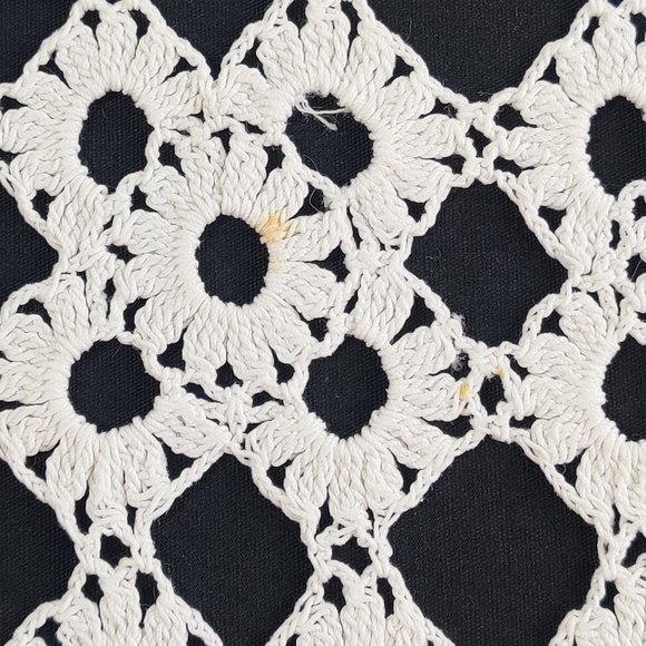 Vintage crocheted, dresser scarf, table runner, doily table linens rectangular - Picture 5 of 10